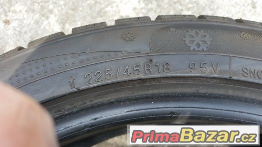 Prodám zimní pneumatiky Kumho Izent KW 27: 245/45/ R18 100 V