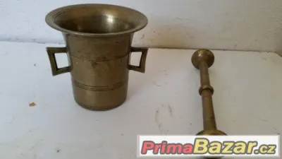 Prodám měděný hmoždíř, porcelánový servis, sadu skleniček,