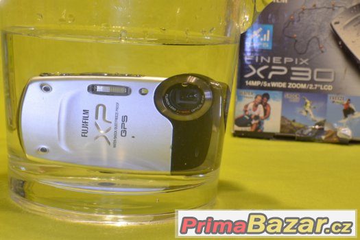 VODOTĚSNÝ FOŤÁK FUJIFILM finepix XP30 s GPS + 4GB KARTOU