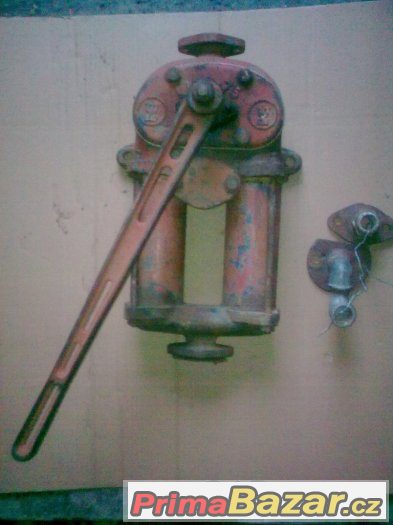 tlaková pumpa na vodu lila