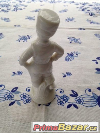 cca 15 cm vys.starý porcelánový kluk v kroji - signace čísla cca 15 cm vys.starý porcelánový kluk v kroji - signace čísla