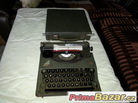 Kufřikový psací stroj