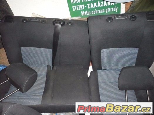 sedačky s airbagem, zadní sedačky s středovým pásem