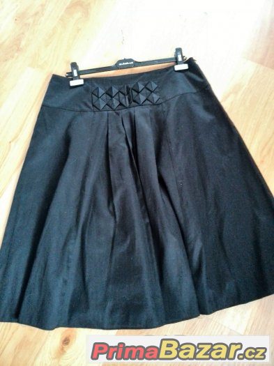 Černá sukně áčkového střihu - nová