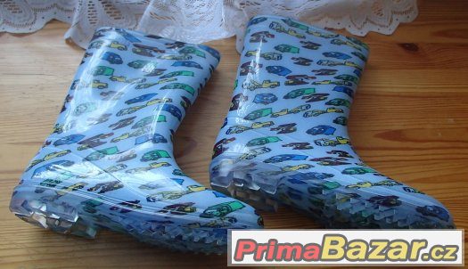 Bleděmodré gumáky s obrázky vel. 33. Bleděmodré gumáky s obrázky vel. 33.