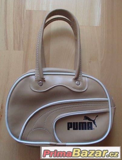 Tři menší kabelky Puma.