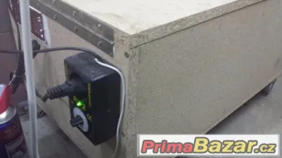 Prodám líheň na šváby vyhřívaná a s termostatem a na kolečká