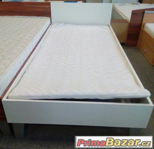 Jednolůžková bílá postel 90x200 roštem a matrací zdarma
