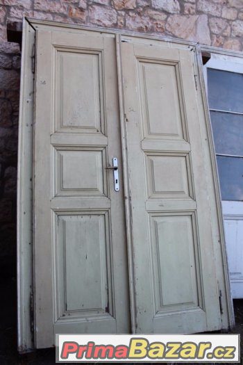 Historické kazetové dvoukřídlé dveře č.45