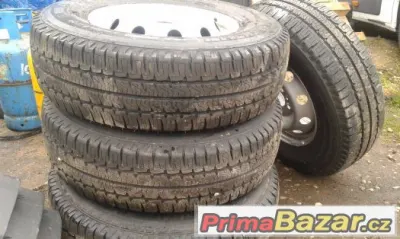 225 75 16 C 116Q Michelin Camping