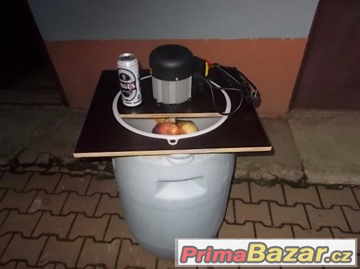 Dtrič ovoce, struhadlo na jablka, 220V / 2900ot. váha 7kg Dtrič ovoce, struhadlo na jablka, 220V / 2900ot. váha 7kg