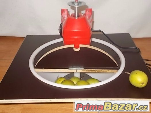 Dtrič ovoce, struhadlo na jablka, 220V / 2900ot. váha 7kg Dtrič ovoce, struhadlo na jablka, 220V / 2900ot. váha 7kg