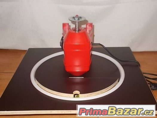 Dtrič ovoce, struhadlo na jablka, 220V / 2900ot. váha 7kg Dtrič ovoce, struhadlo na jablka, 220V / 2900ot. váha 7kg
