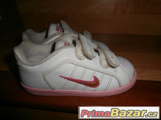 divci-botasky-nike-vel-25-sleva