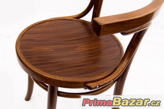 Krásné křesílko značky Thonet, signované, po renovaci Krásné křesílko značky Thonet, signované, po renovaci