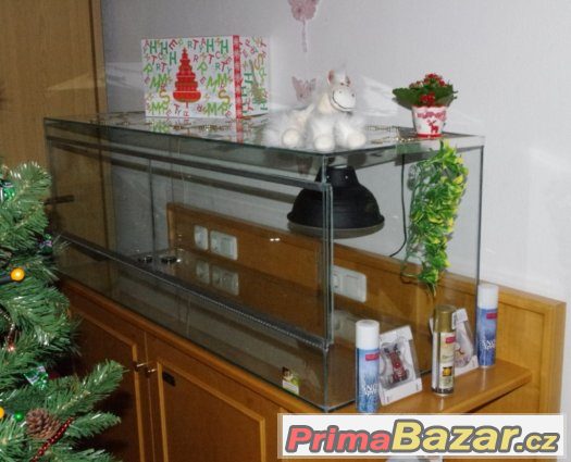 NEPOUŽITÉ LUXUSNÍ TERÁRIUM + výbava vč. skříňky PC 10tis.Kč NEPOUŽITÉ LUXUSNÍ TERÁRIUM + výbava vč. skříňky PC 10tis.Kč