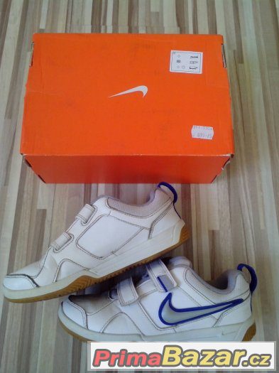 Dětské halové tenisky NIKE vel. 31 (19cm) SLEVA 70% Dětské halové tenisky NIKE vel. 31 (19cm) SLEVA 70%