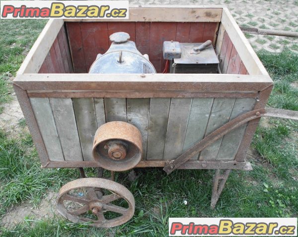 Starý stabilní elektromotor Starý stabilní elektromotor