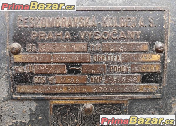 Starý stabilní elektromotor Starý stabilní elektromotor