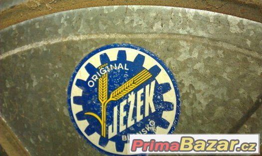 prodam-stary-fukar-a-rezac-sena-slamy-znacky-jezek-blansko