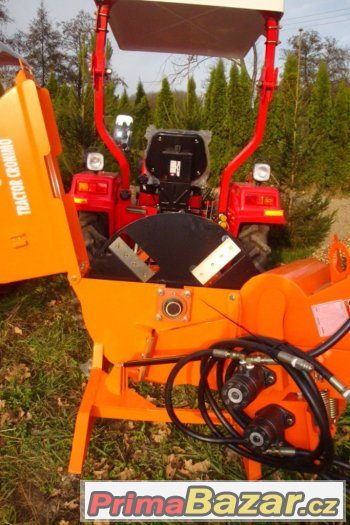 Štěpkovač BX62R s hydraulickým posuvem větví 15 cm, drtič