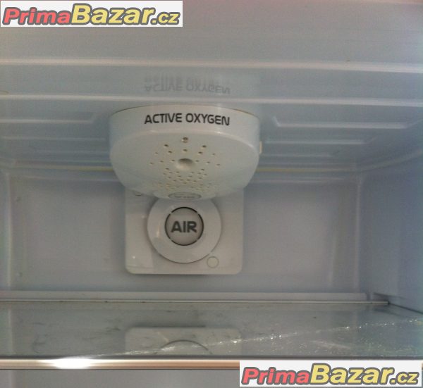 Vestavná kombinovaná chladnička zn. Hotpoint Ariston BCB 31 AAA E C 03