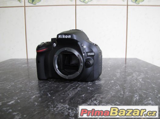 NIKON D5200