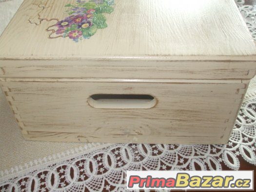 krásná dřevěná truhlička s dekupáží krásná dřevěná truhlička s dekupáží
