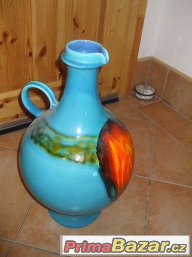 modrá keramická váza