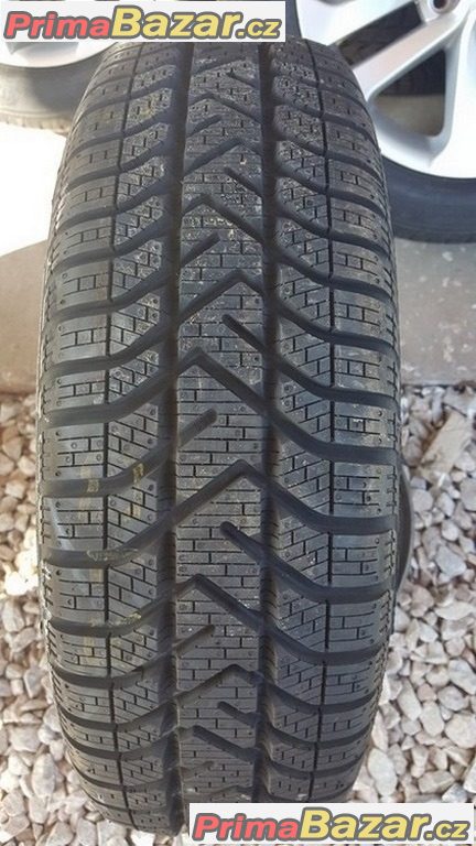 1xnova pneu Pirelli SnowControl 175/60 r15 81T 1xnova pneu Pirelli SnowControl 175/60 r15 81T