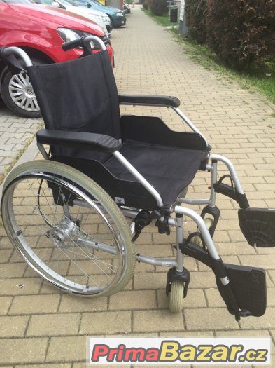 Invalidni vozik meyra 48 s brzdama pro doprovod