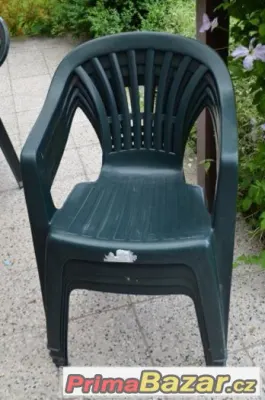 Plastové židle