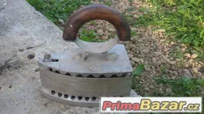 Žehlička na uhlí