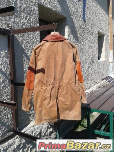 Kožená bunda a australský kabát