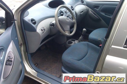 TOYOTA YARIS 1,0i