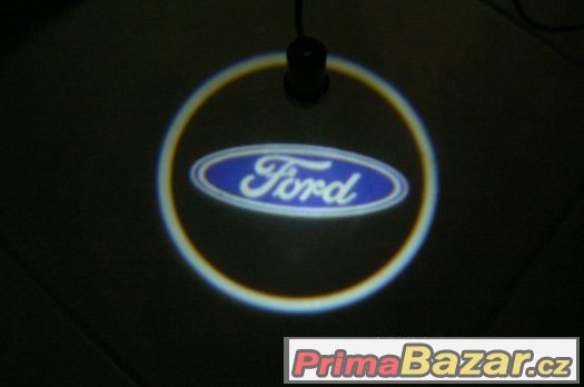 Promítání loga Ford na vozovku