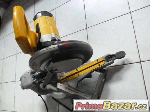 DeWalt DW717 Pokosová pila- dřevo,plast,hlinik