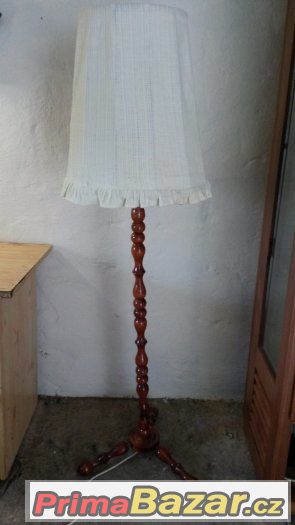 Dřevěná lampa