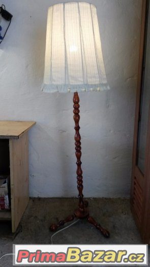 Dřevěná lampa