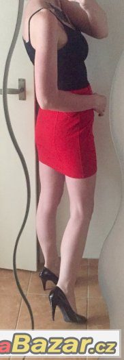 Krasna jasne cervena sukne na zip s paskem S