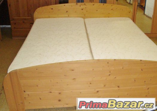 postel-ze-smrku-rosty-matrace-celomasiv