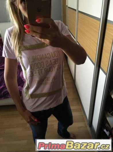Dámské růžové triko s aplikaci Dámské růžové triko s aplikaci