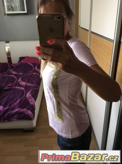 Dámské růžové triko s aplikaci Dámské růžové triko s aplikaci