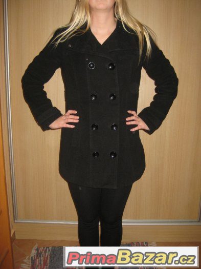 Černý dlouhý kabát