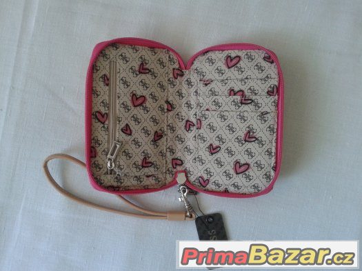 GUESS pouzdro na mobil Kiss me - Wink GUESS pouzdro na mobil Kiss me - Wink