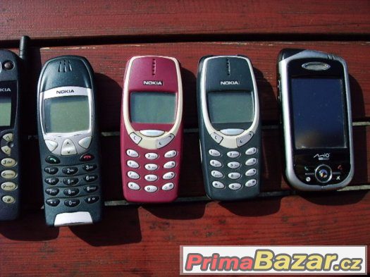 Prodám staré mobilní telefony sběrateli