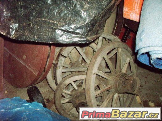 Prodám 3 ks menších loukoťových kol k dekoraci chalupy Prodám 3 ks menších loukoťových kol k dekoraci chalupy