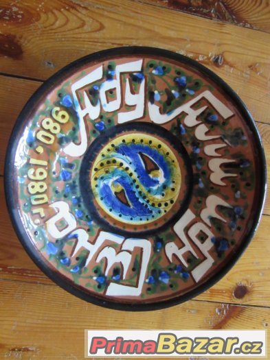 Staré keramické talíře