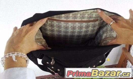 Černá prostorná crossbody taška / kabelka