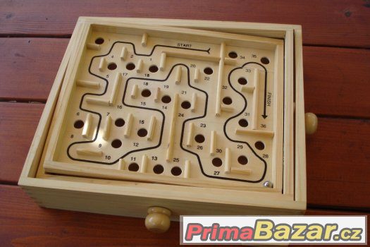 Dřevěný labyrint